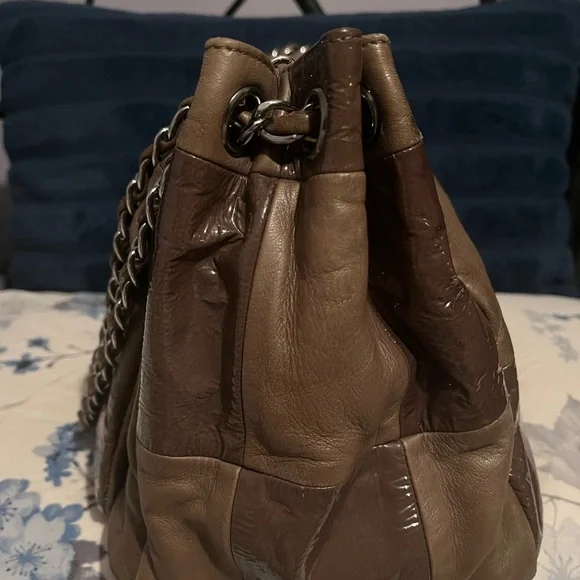 CHANEL BROOKLYN ACCORDION FLAP BAG - Picture 5 of 17